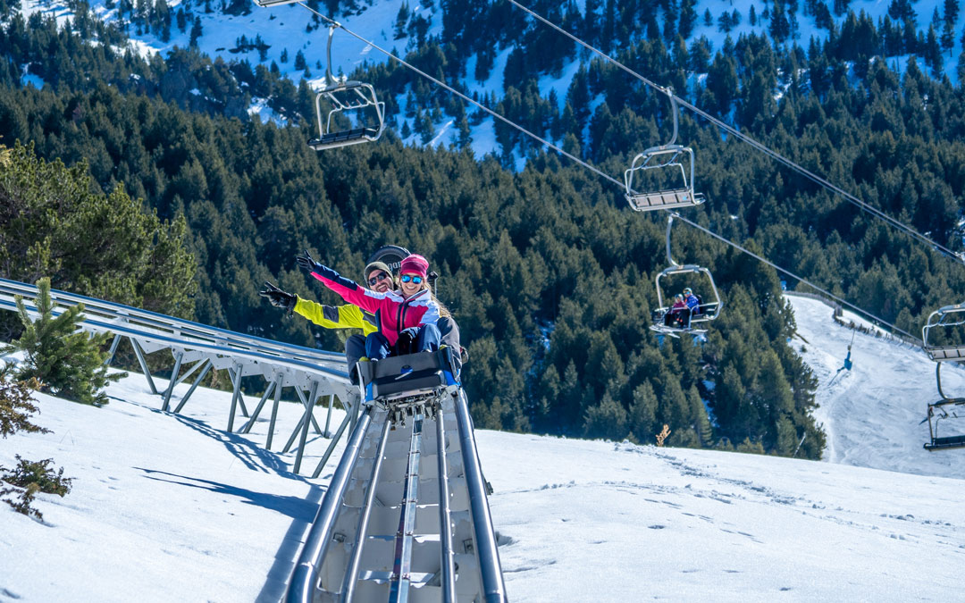 Snowtubbing à Andorre en groupe ou en famille , sensations garanties